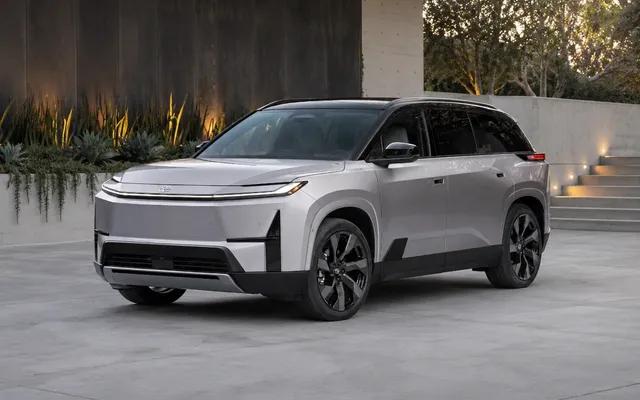 Toyota отложила электрический Highlander: сроки и характеристики