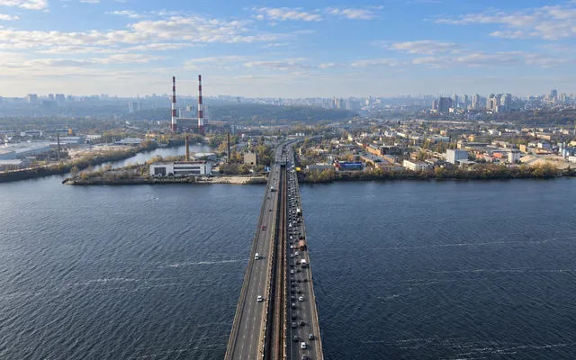 Киев: метро восстановило движение после перекрытия Южного моста