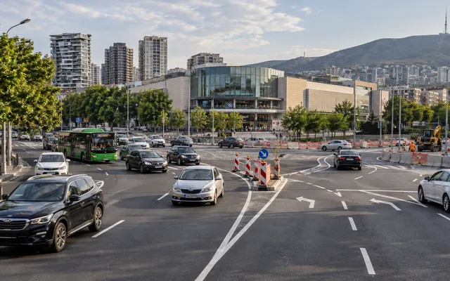 У City Mall в Тбилиси завершают реконструкцию развязки: когда сменится схема движения