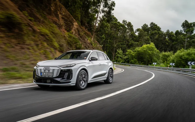 Audi Q6 e-tron на 200 км/год: що сталося із запасом ходу Audi Q6 e-tron на 200 км/год: що сталося із запасом ходу