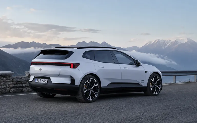 Polestar 4 SUV: чим практичніший за купе-версію